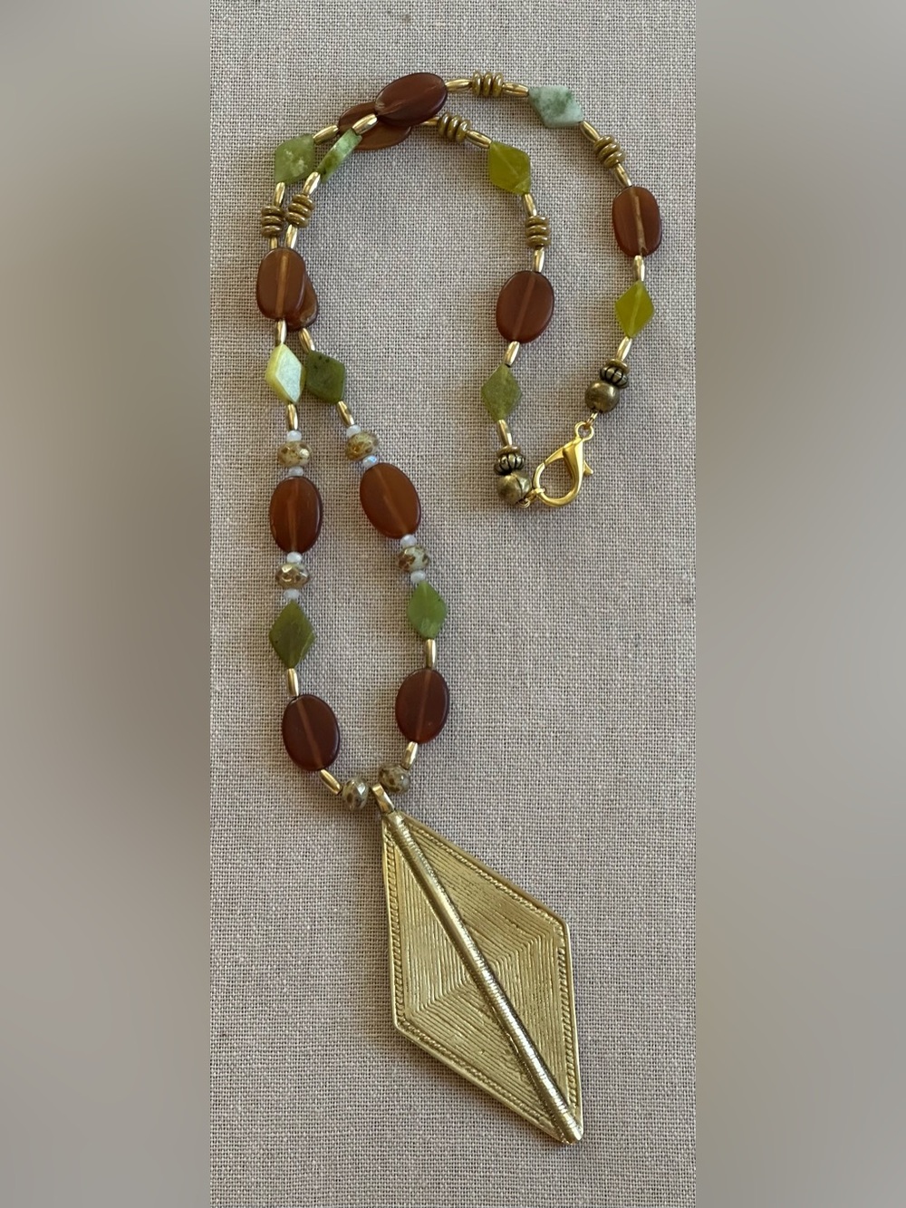 32 inch Jade and Brass Necklace NWOT - Picture 2 of 8